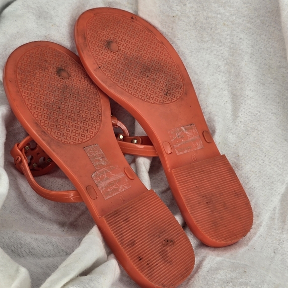 Tory Burch Womens Roxanne Jelly T-Strap Sandals Orange 48429 Medallion 8 M - Picture 5 of 5